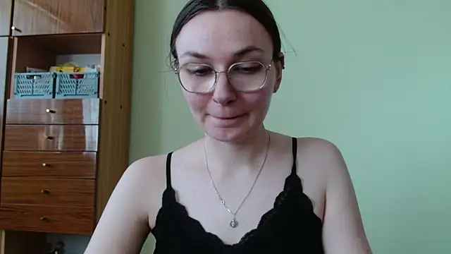 Snapshot of LooveELLYx chatting on June 17, 2026, 1:32 pm LooveELLYx online show from June 17, 2026, 1:32 pm