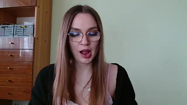 LooveELLYx online show from March 25, 2026, 2:27 pm