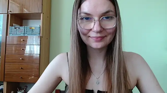 Snapshot of LooveELLYx chatting on May 27, 2026, 1:29 pm LooveELLYx online show from May 27, 2026, 1:29 pm