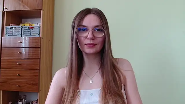Snapshot of LooveELLYx chatting on June 18, 2026, 6:45 am LooveELLYx online show from June 18, 2026, 6:45 am
