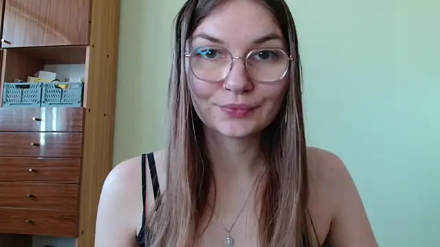 LooveELLYx online show from October 18, 2025, 7:10 am