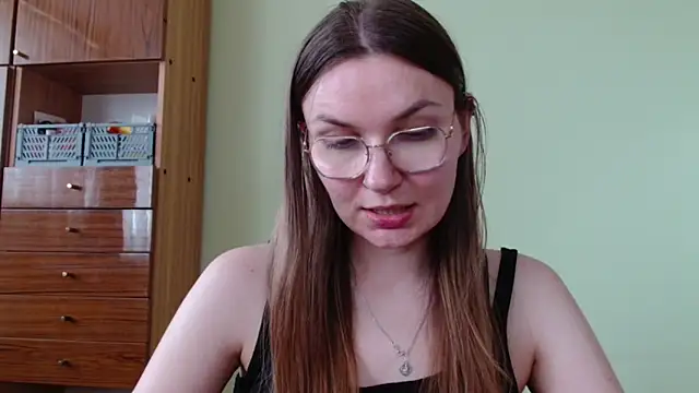 Snapshot of LooveELLYx chatting on June 10, 2026, 1:34 pm LooveELLYx online show from June 10, 2026, 1:34 pm