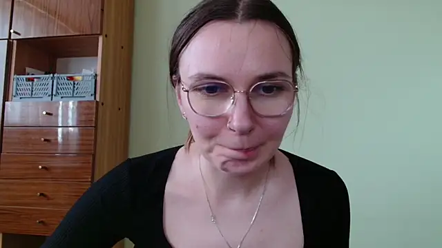 Snapshot of LooveELLYx chatting on May 13, 2026, 1:29 pm LooveELLYx online show from May 13, 2026, 1:29 pm