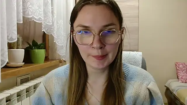 Snapshot of LooveELLYx chatting on July 19, 2026, 8:38 pm LooveELLYx online show from July 19, 2026, 8:38 pm