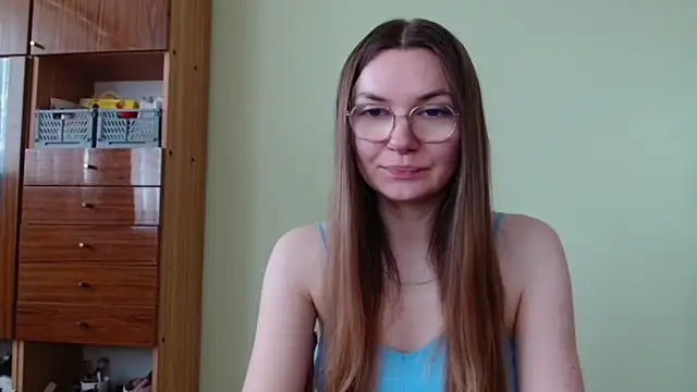 Snapshot of LooveELLYx chatting on June 16, 2026, 6:24 am LooveELLYx online show from June 16, 2026, 6:24 am