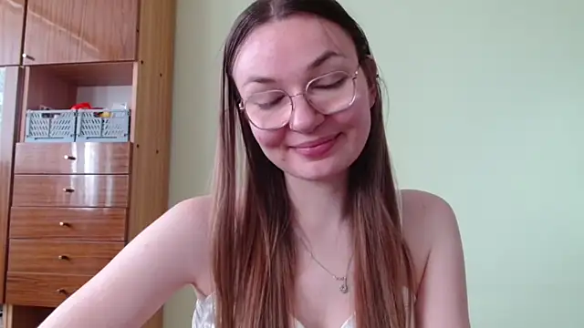 Snapshot of LooveELLYx chatting on May 12, 2026, 2:01 pm LooveELLYx online show from May 12, 2026, 2:01 pm