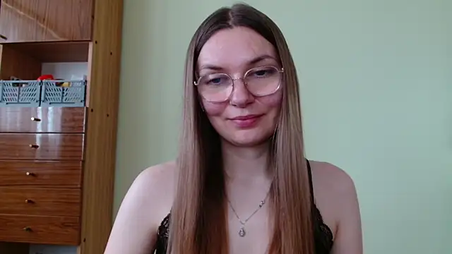 LooveELLYx online show from May 7, 2026, 1:25 pm