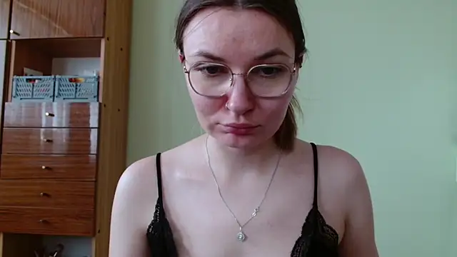 Snapshot of LooveELLYx chatting on May 24, 2026, 1:44 pm LooveELLYx online show from May 24, 2026, 1:44 pm