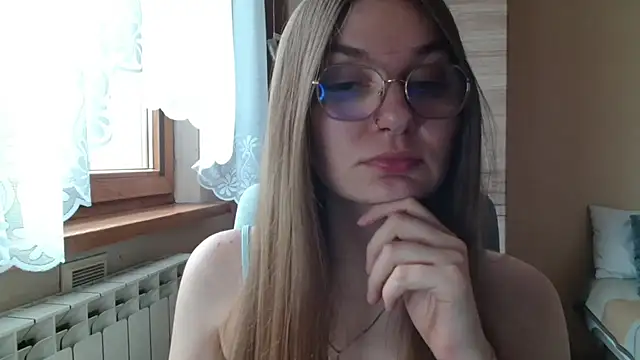 Snapshot of LooveELLYx chatting on July 1, 2026, 1:22 pm LooveELLYx online show from July 1, 2026, 1:22 pm