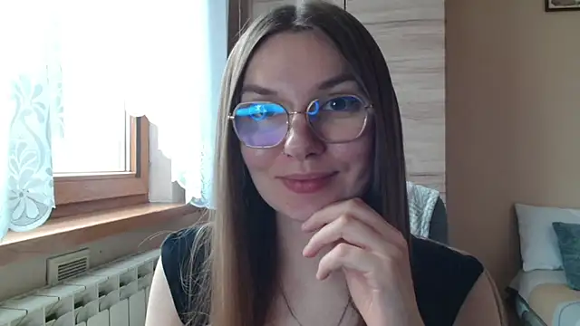 Snapshot of LooveELLYx chatting on July 4, 2026, 6:31 am LooveELLYx online show from July 4, 2026, 6:31 am