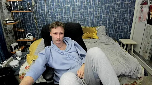 CuteBoy228 online show from April 16, 2026, 9:39 pm