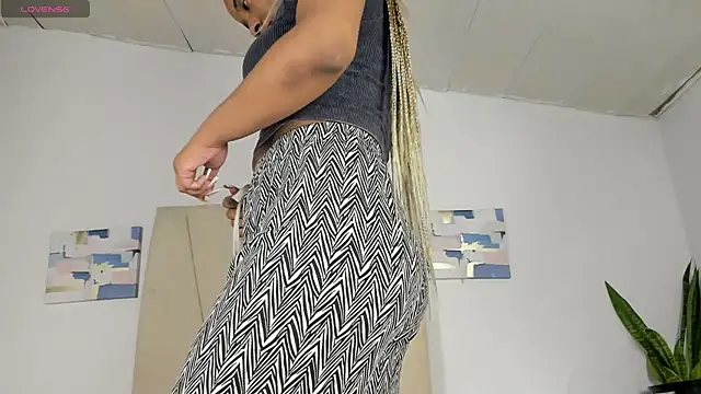 Snapshot of Sophia_Ebony chatting on June 15, 2026, 1:44 pm Sophia Ebony online show from June 15, 2026, 1:44 pm
