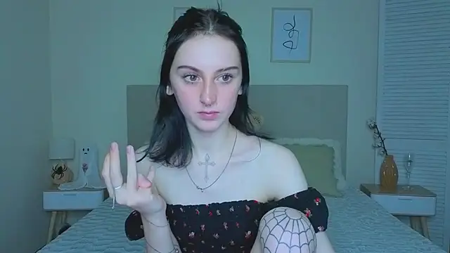 Snapshot of Little_moly999 chatting on November 4, 2025, 10:02 pm Little moly999 online show from November 4, 2025, 10:02 pm