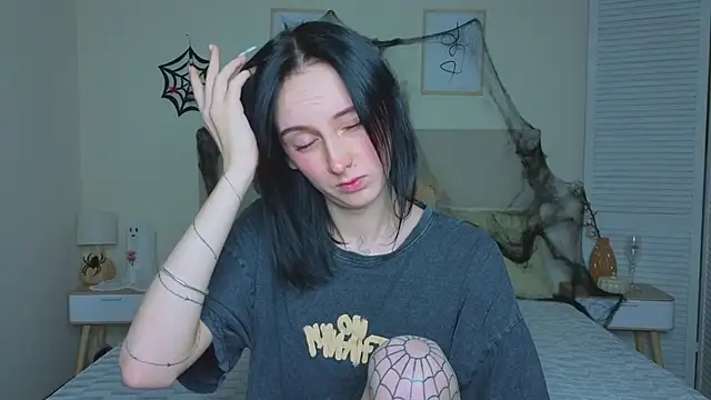 Snapshot of Little_moly999 chatting on October 28, 2025, 8:41 pm Little moly999 online show from October 28, 2025, 8:41 pm