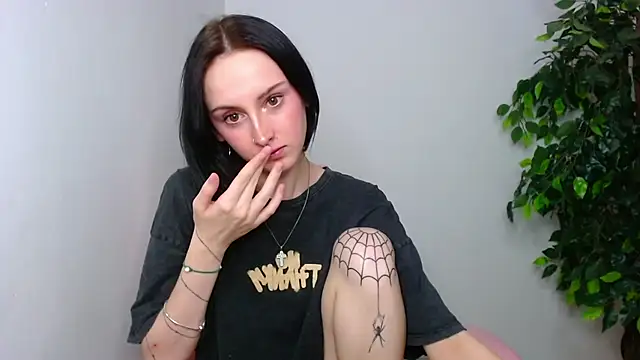 Snapshot of Little_moly999 chatting on November 29, 2025, 9:15 pm Little moly999 online show from November 29, 2025, 9:15 pm