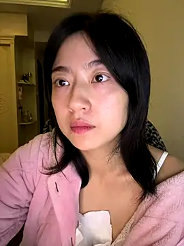 Olivia-l online show from November 13, 2025, 4:33 pm