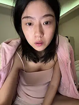 Olivia-l online show from November 7, 2025, 1:48 pm