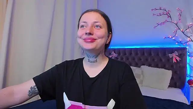 Snapshot of LilaVame chatting on November 10, 2025, 6:29 am LilaVame online show from November 10, 2025, 6:29 am