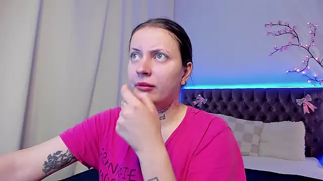 Snapshot of LilaVame chatting on November 7, 2025, 8:57 pm LilaVame online show from November 7, 2025, 8:57 pm