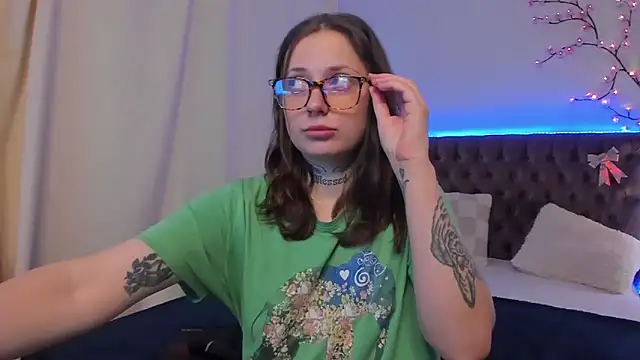 Snapshot of LilaVame chatting on October 19, 2025, 7:27 pm LilaVame online show from October 19, 2025, 7:27 pm