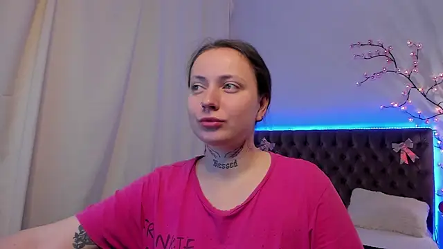 Snapshot of LilaVame chatting on November 19, 2025, 8:53 pm LilaVame online show from November 19, 2025, 8:53 pm