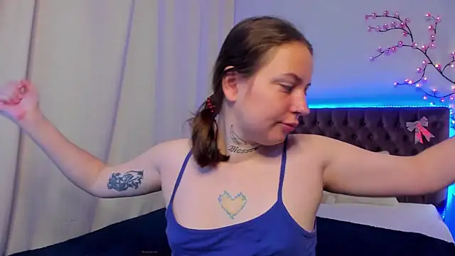 Snapshot of LilaVame chatting on October 16, 2025, 7:33 pm LilaVame online show from October 16, 2025, 7:33 pm