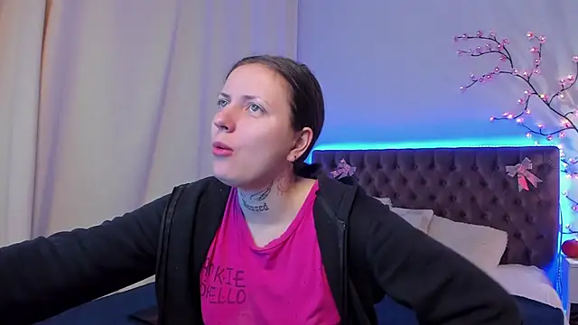 Snapshot of LilaVame chatting on November 2, 2025, 8:58 pm LilaVame online show from November 2, 2025, 8:58 pm