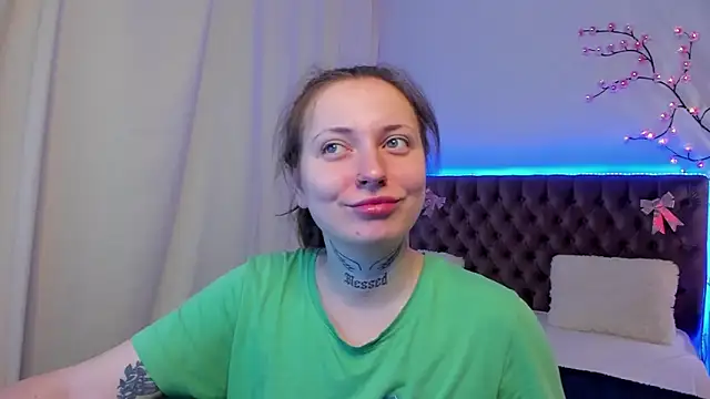 Snapshot of LilaVame chatting on November 18, 2025, 8:34 pm LilaVame online show from November 18, 2025, 8:34 pm