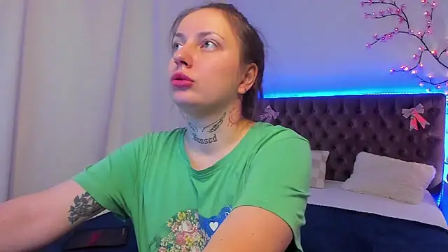 Snapshot of LilaVame chatting on October 21, 2025, 7:57 pm LilaVame online show from October 21, 2025, 7:57 pm