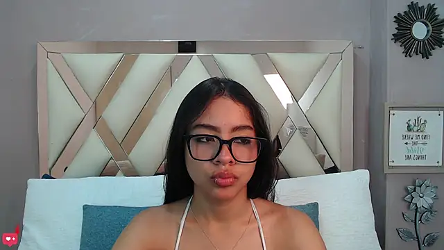 Snapshot of Sky_winter chatting on April 6, 2026, 4:08 pm Sky winter online show from April 6, 2026, 4:08 pm