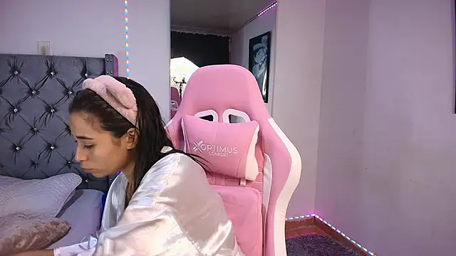 Snapshot of GraceWallace_ chatting on November 14, 2025, 4:05 am GraceWallace online show from November 14, 2025, 4:05 am