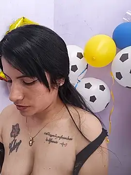 karinnahotdirty online show from July 8, 2026, 8:09 pm
