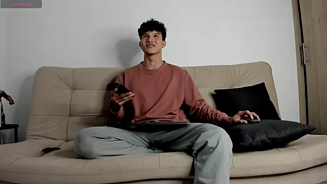 2Amateur Guys online show from October 13, 2025, 11:27 pm