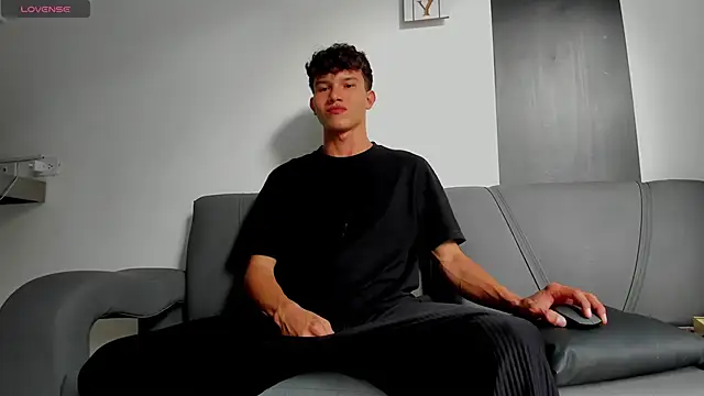 2Amateur Guys online show from February 5, 2026, 7:43 pm