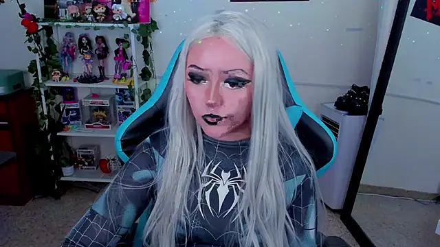 Snapshot of Makii_33 chatting on November 23, 2025, 11:37 pm Makii 33 online show from November 23, 2025, 11:37 pm