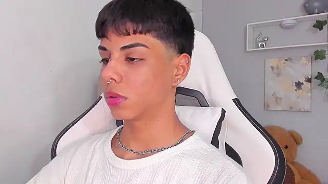 Snapshot of Thomas_wil chatting on November 14, 2025, 6:39 am Thomas wil online show from November 14, 2025, 6:39 am