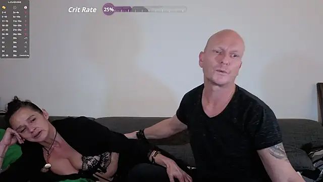 Snapshot of PlayerCouple-fr chatting on October 30, 2025, 12:20 am PlayerCouple-fr online show from October 30, 2025, 12:20 am