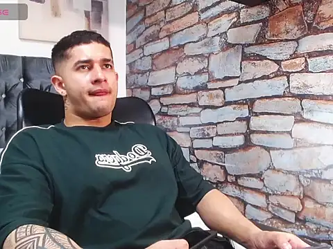 Snapshot of king_falconer chatting on November 22, 2025, 9:35 pm king falconer online show from November 22, 2025, 9:35 pm