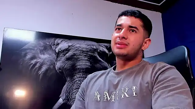 Snapshot of king_falconer chatting on December 4, 2025, 2:32 am king falconer online show from December 4, 2025, 2:32 am