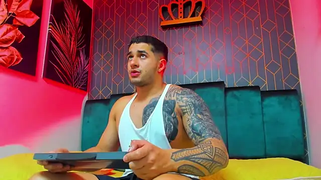 Snapshot of king_falconer chatting on September 13, 2025, 6:02 am king falconer online show from September 13, 2025, 6:02 am