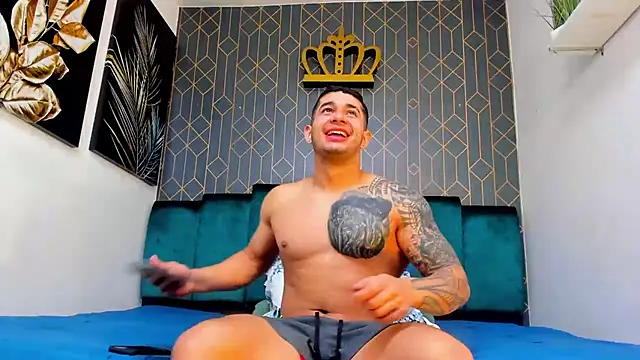 Snapshot of king_falconer chatting on September 30, 2025, 2:39 am king falconer online show from September 30, 2025, 2:39 am