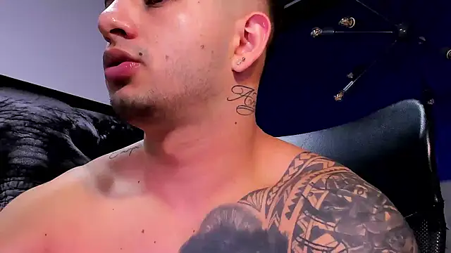 Snapshot of king_falconer chatting on December 14, 2025, 1:45 am king falconer online show from December 14, 2025, 1:45 am