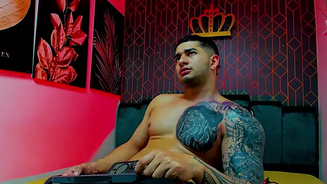 Snapshot of king_falconer chatting on September 11, 2025, 3:39 am king falconer online show from September 11, 2025, 3:39 am