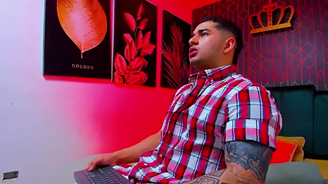 Snapshot of king_falconer chatting on September 10, 2025, 12:53 am king falconer online show from September 10, 2025, 12:53 am