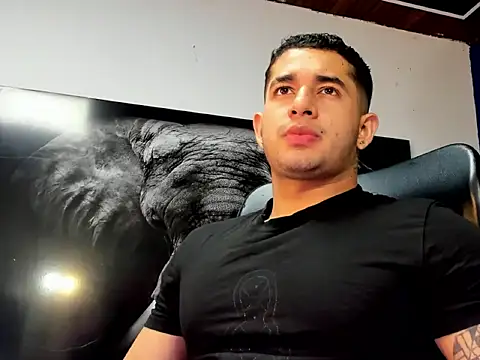 Snapshot of king_falconer chatting on December 2, 2025, 12:55 am king falconer online show from December 2, 2025, 12:55 am