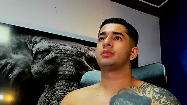 Snapshot of king_falconer chatting on November 30, 2025, 11:22 am king falconer online show from November 30, 2025, 11:22 am