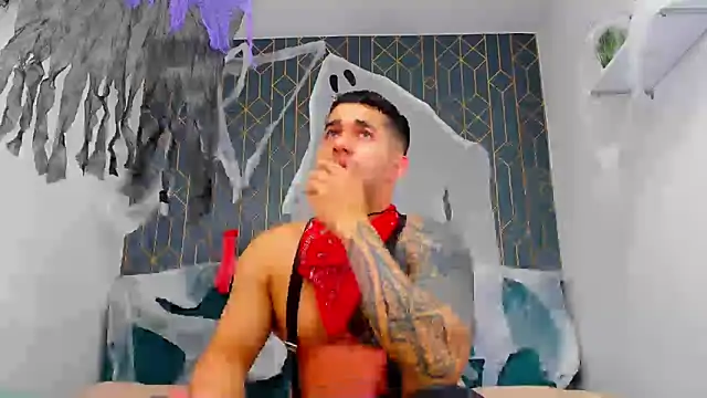 Snapshot of king_falconer chatting on October 10, 2025, 1:17 am king falconer online show from October 10, 2025, 1:17 am