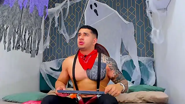 Snapshot of king_falconer chatting on October 11, 2025, 3:18 am king falconer online show from October 11, 2025, 3:18 am