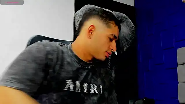 Snapshot of king_falconer chatting on November 17, 2025, 1:42 am king falconer online show from November 17, 2025, 1:42 am