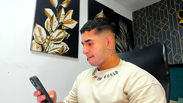 Snapshot of king_falconer chatting on December 1, 2025, 12:11 am king falconer online show from December 1, 2025, 12:11 am